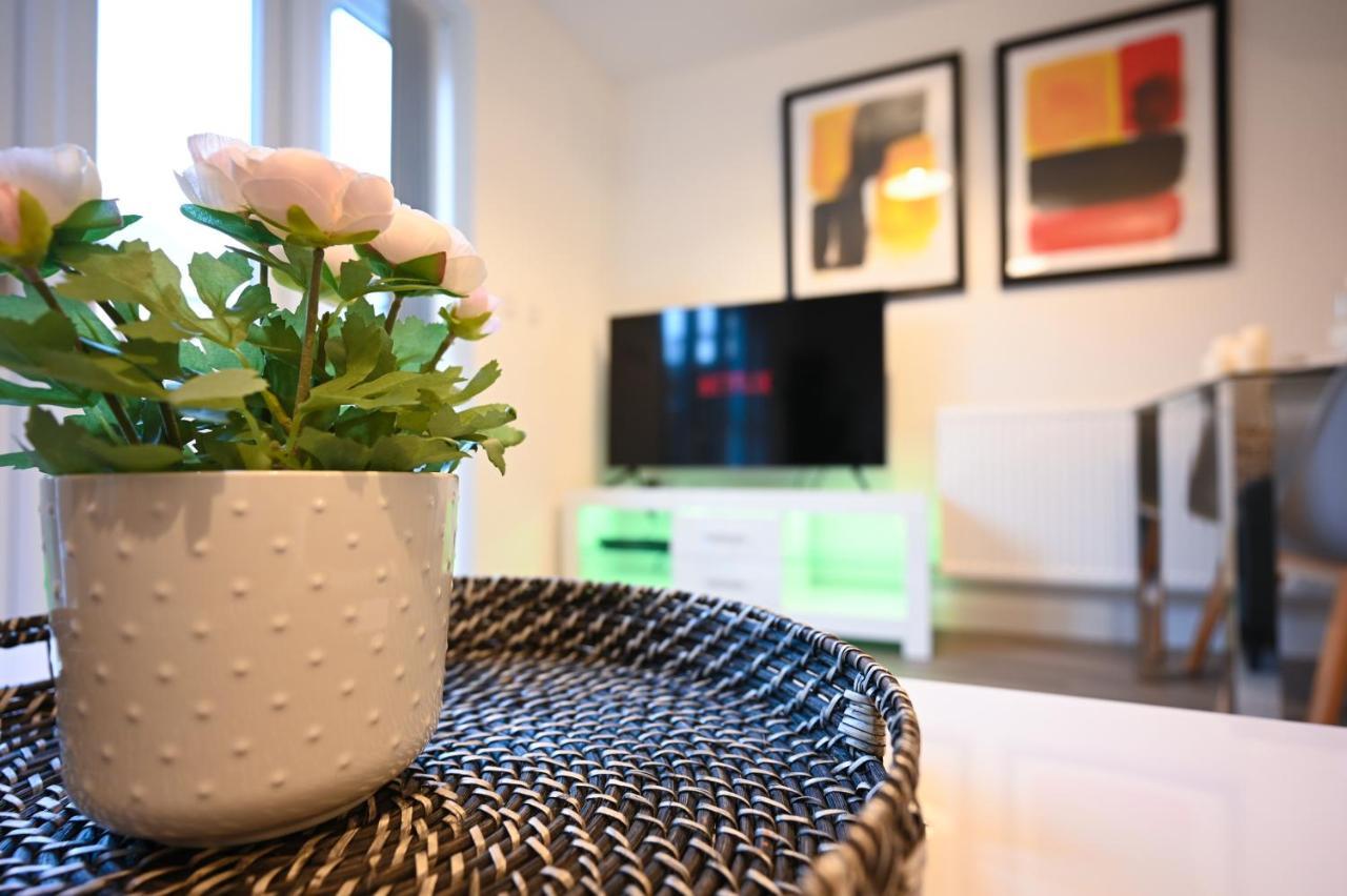 Luxury 4 Bed House With Gated Parking In The Heart Of Birmingham! Apartment Bagian luar foto