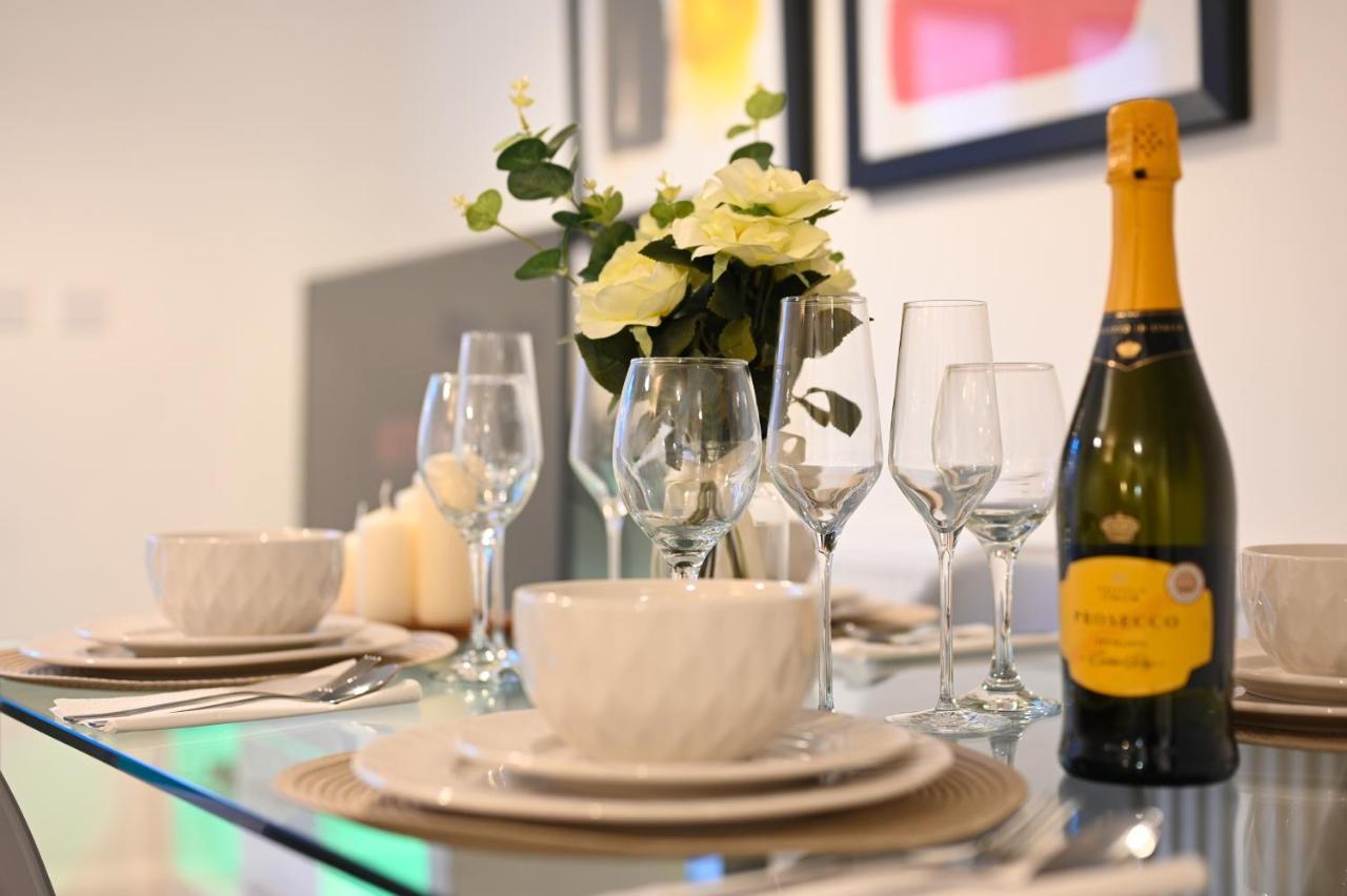 Luxury 4 Bed House With Gated Parking In The Heart Of Birmingham! Apartment Bagian luar foto