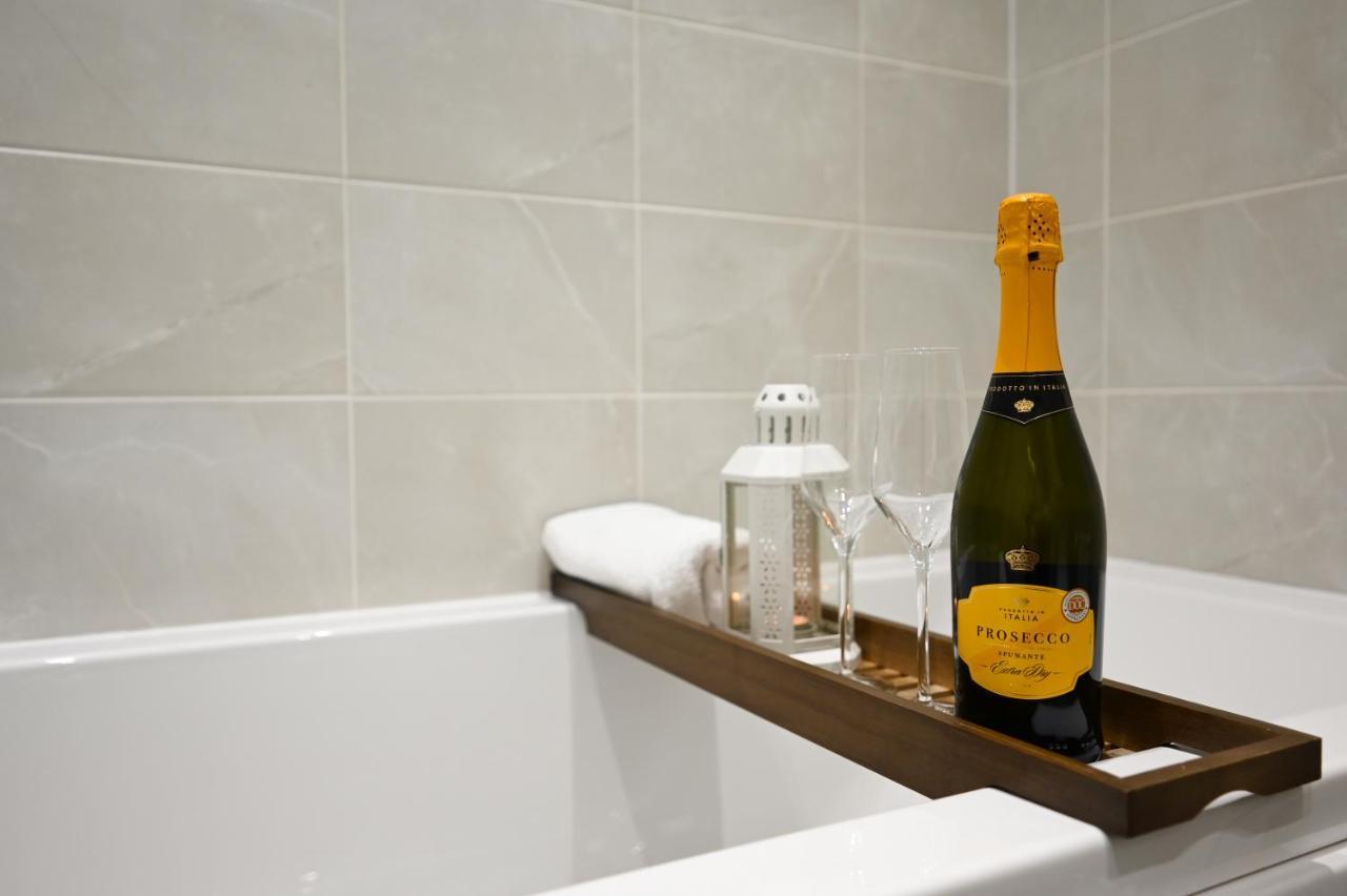 Luxury 4 Bed House With Gated Parking In The Heart Of Birmingham! Apartment Bagian luar foto