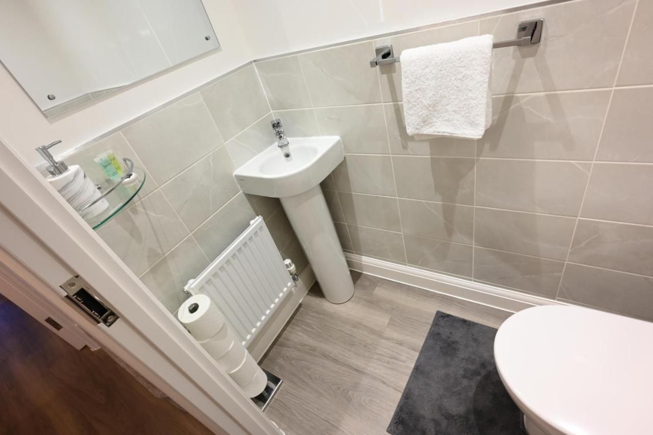 Luxury 4 Bed House With Gated Parking In The Heart Of Birmingham! Apartment Bagian luar foto
