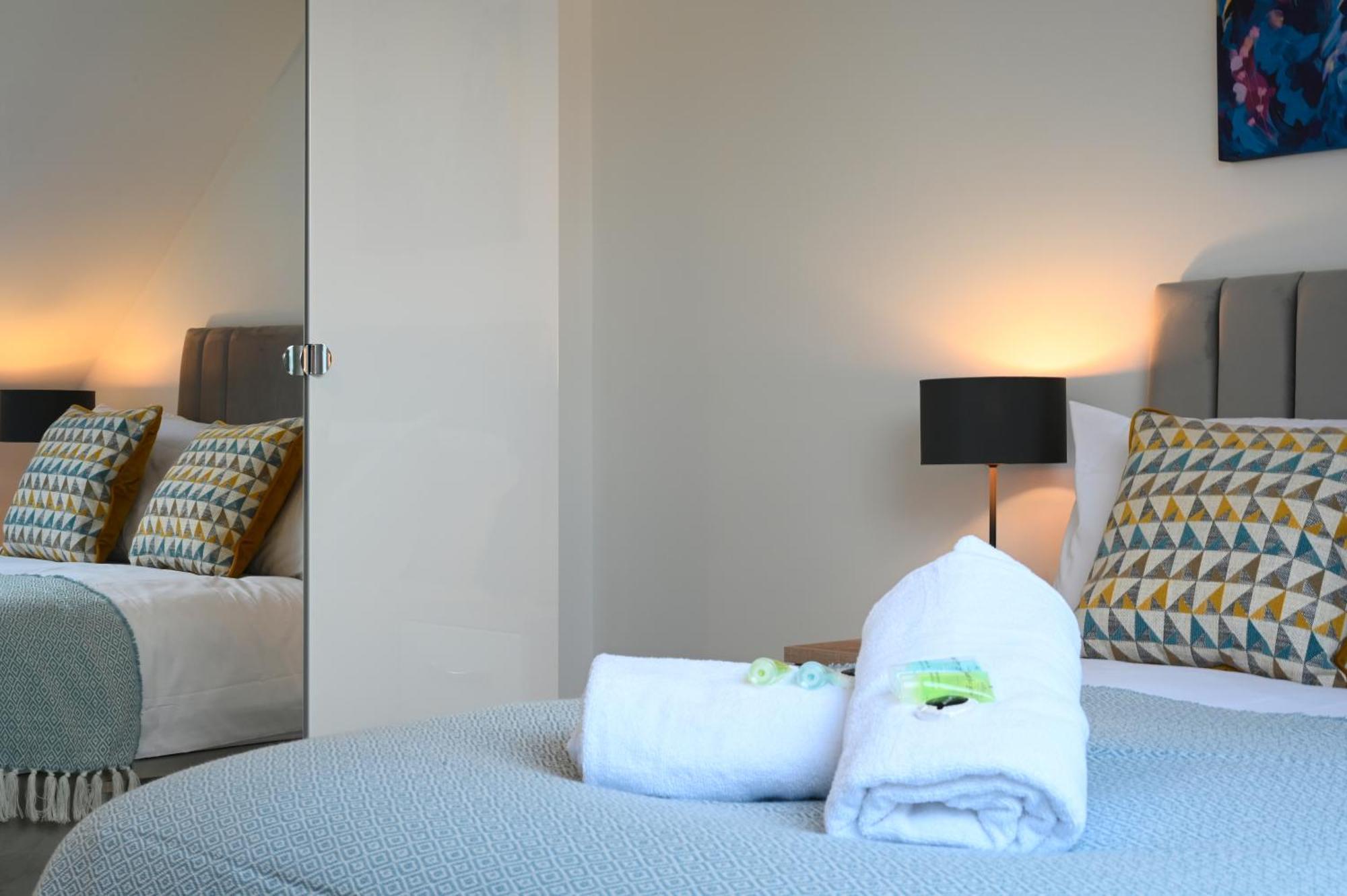 Luxury 4 Bed House With Gated Parking In The Heart Of Birmingham! Apartment Bagian luar foto